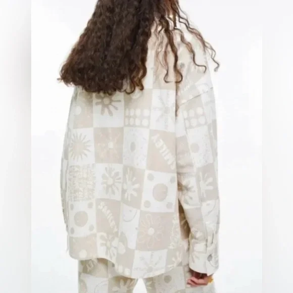 ✨ H&M x Smiley Oversized Button-Up Shacket✨ - Picture 4 of 4